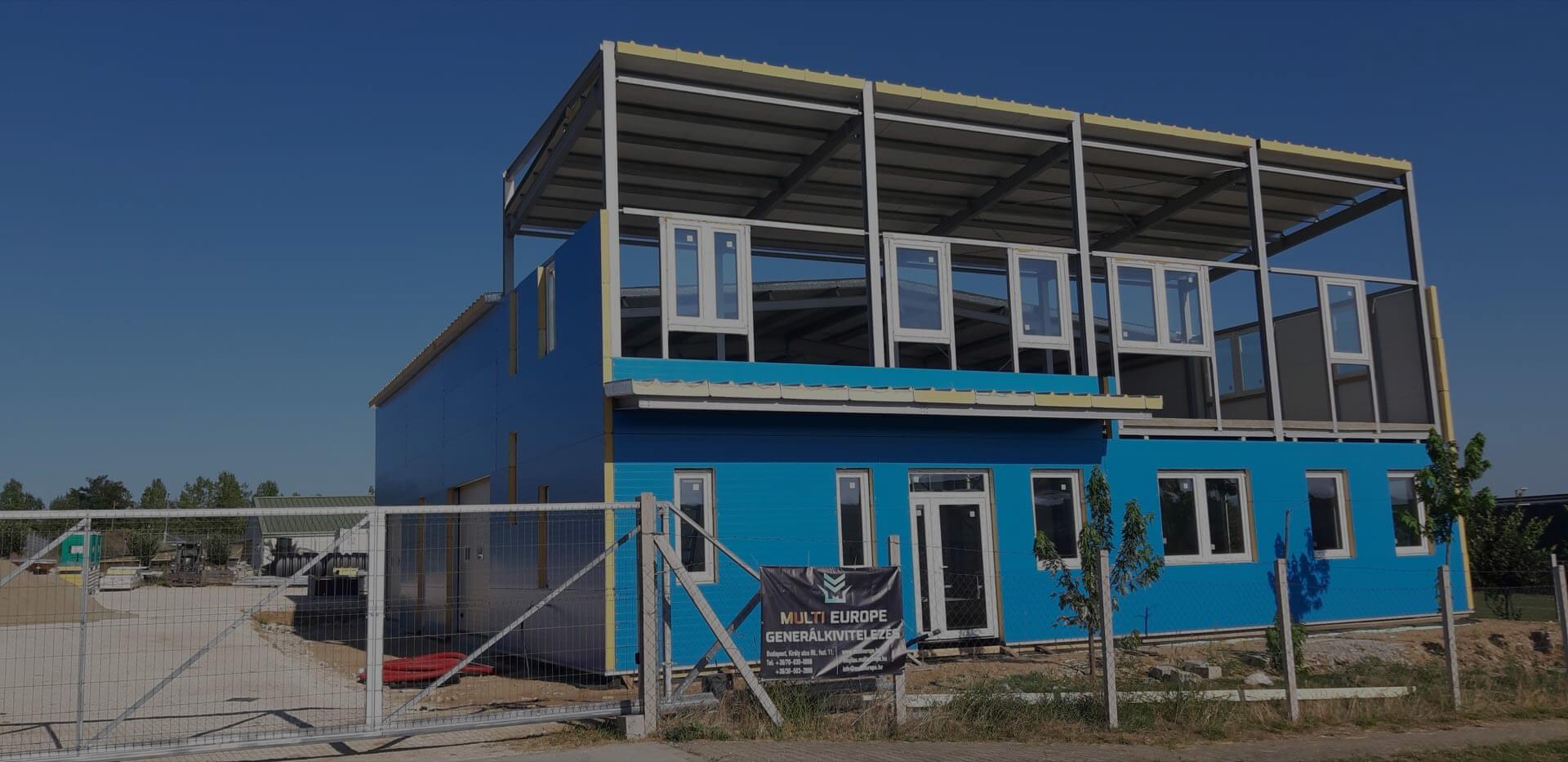 Csarnoképítés közben